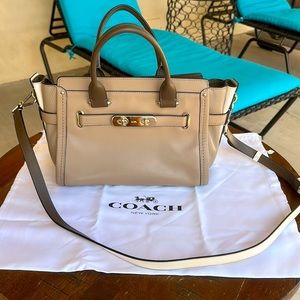 Classic Coach purse in Taupe with Brown and White #K1621-57083